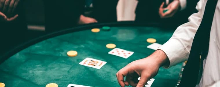 Cách chơi Blackjack: luật cơ bản, giá trị lá bài và chiến thuật cơ bản