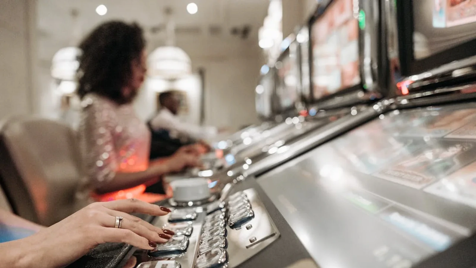 So Sánh Roulette Châu Âu và Châu Mỹ Tại Jun88 – Chọn Bàn Nào Tốt Hơn?